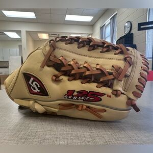 Louisville Slugger 125 Series Baseball Glove